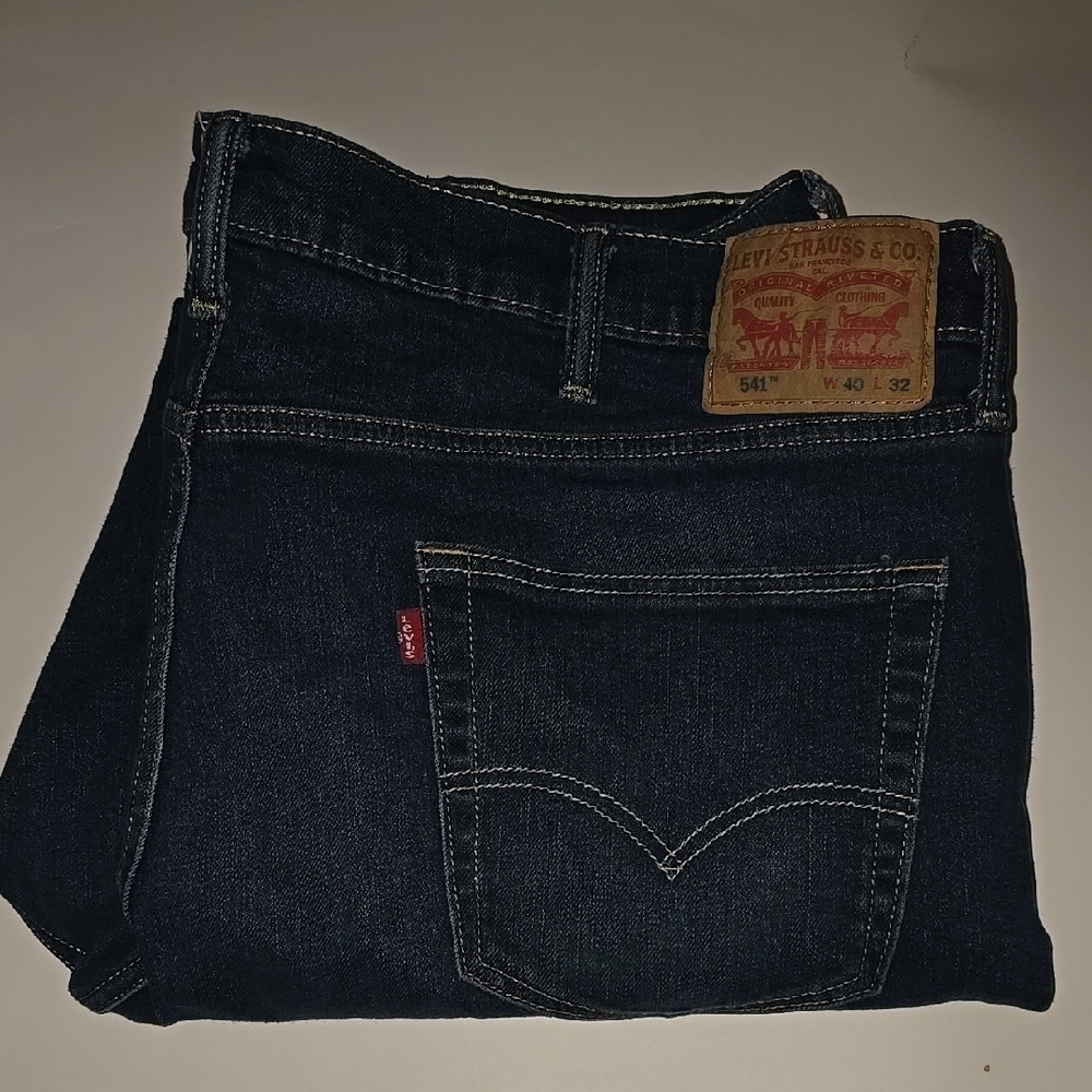 Levi's Classic Blue Straight Jeans with Textured Denim
